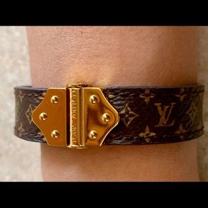 💯authentic Louis Vuitton leather bracelet